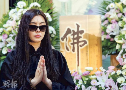 一张照片变身港风女神王祖贤,王祖贤依旧美艳动人