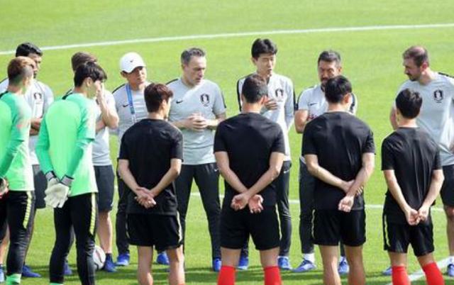 韩国国家队主力前锋黄义助,12强赛韩国黄义助