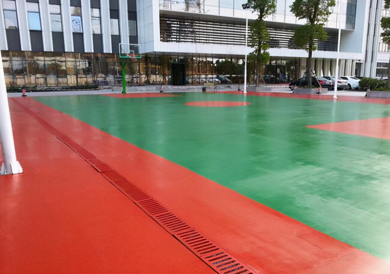 篮球场地面硅pu材质区别,硅pu篮球场怎么做才平