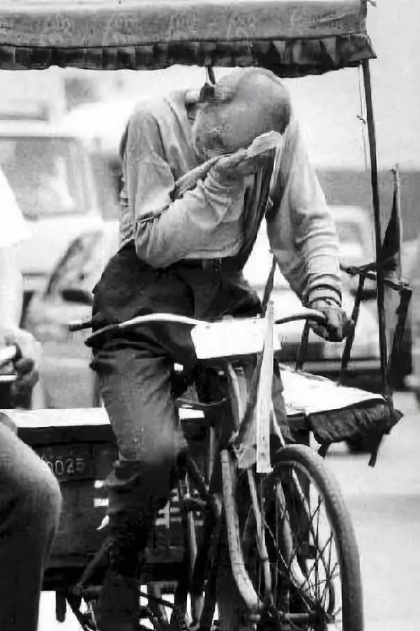 还记得那个让你刻骨铭心的女孩吗,还记得曾经让你泪流满面的照片吗