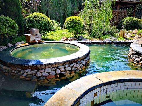 女士泡温泉需要穿什么衣服,泡温泉穿什么衣服最好图片