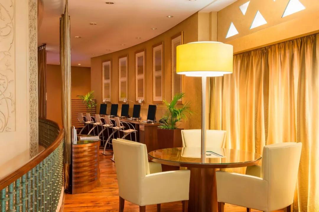 阿布扎比沙漠野奢水疗度假酒店,阿布扎比喜来登酒店