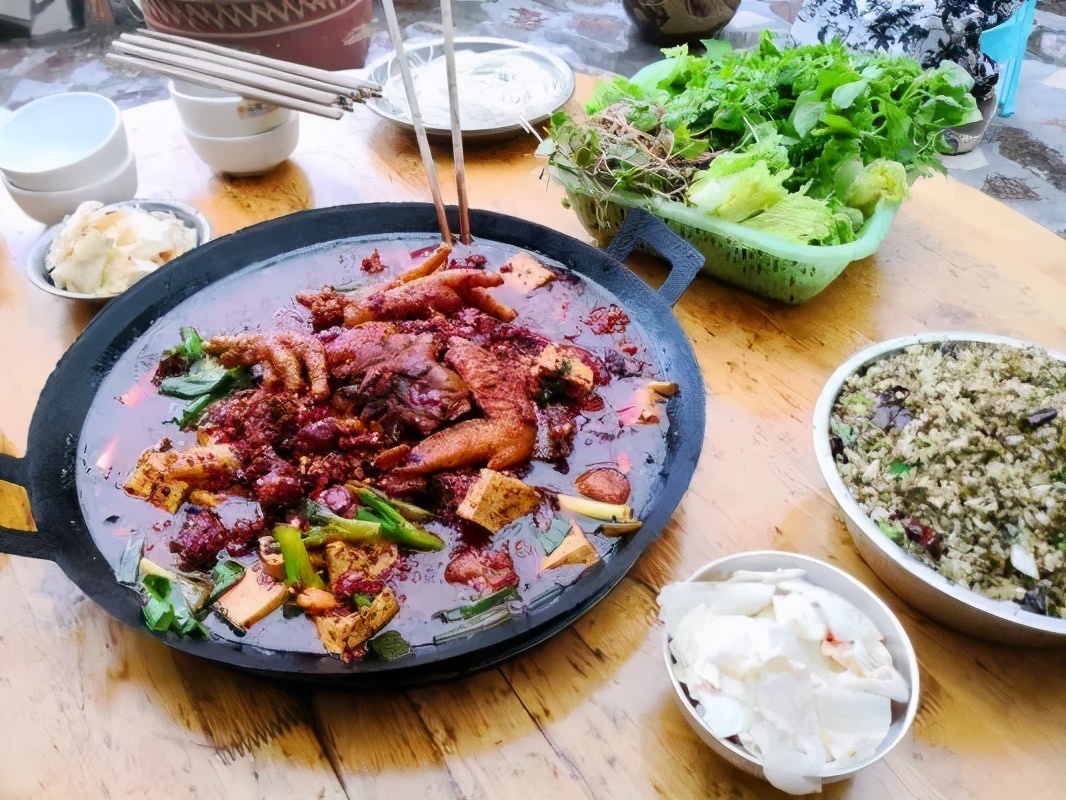 经过扶贫改造后乡村大变样,脱贫攻坚乡村旧貌