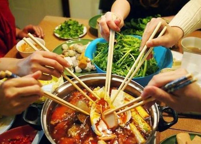 衣服油垢清洗小妙招,黑色衣服上油垢怎么洗掉