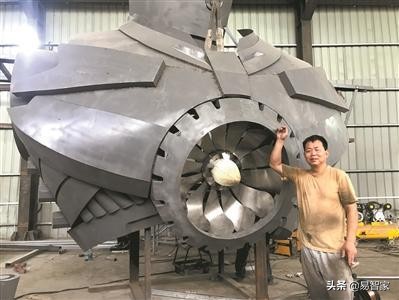 50岁大叔在家发明机器人,60岁老人制造机器人