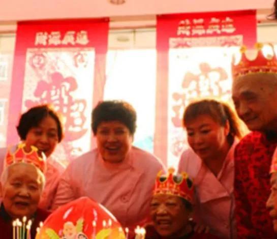 给高寿老人过生日有什么影响,老人过高寿生日有什么讲究