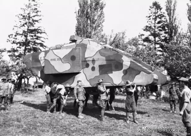 珍贵老照片：穿西装的希特勒、下跪的清政府、原*弹子**爆炸的场面