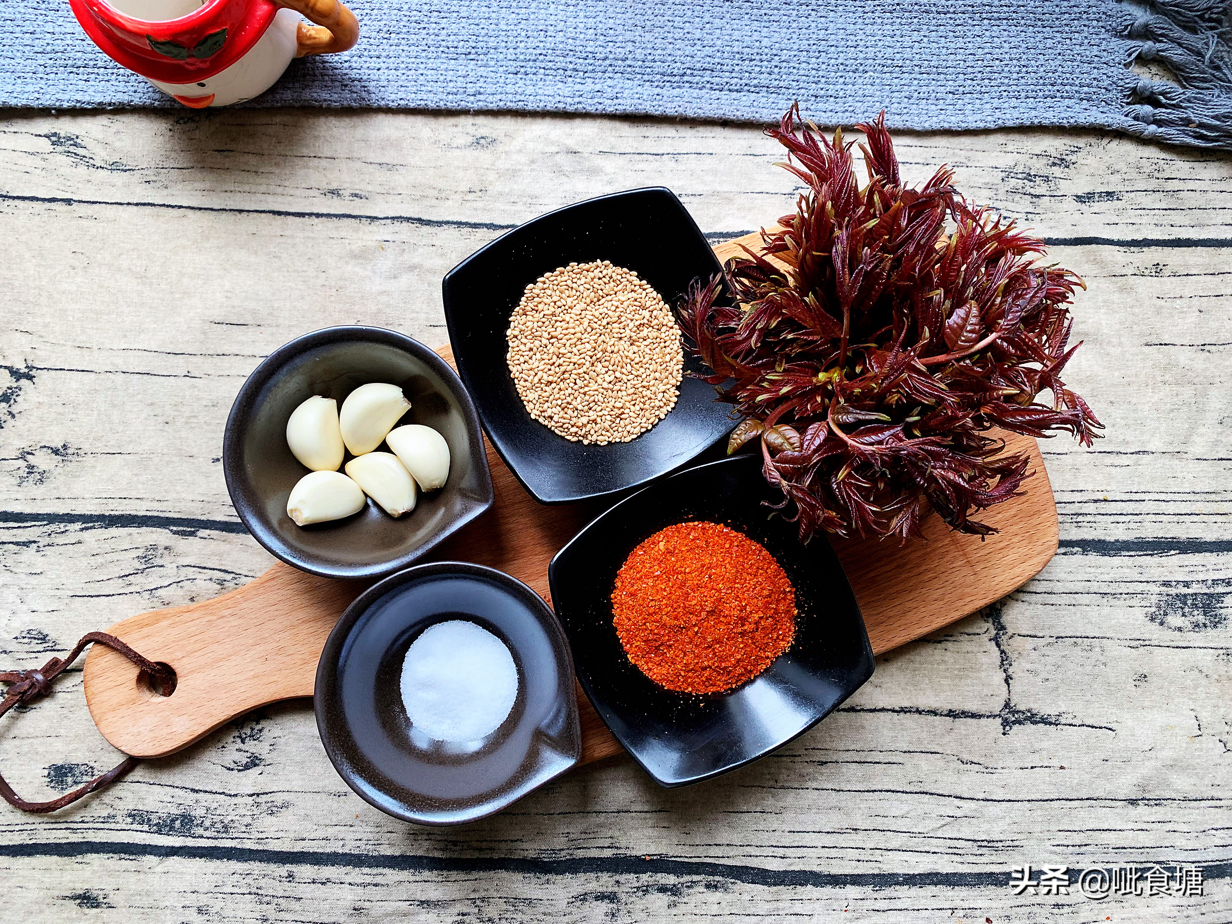 香椿炒鸡蛋正确做法先别焦急下锅,香椿炒鸡蛋简单易学你会了吗