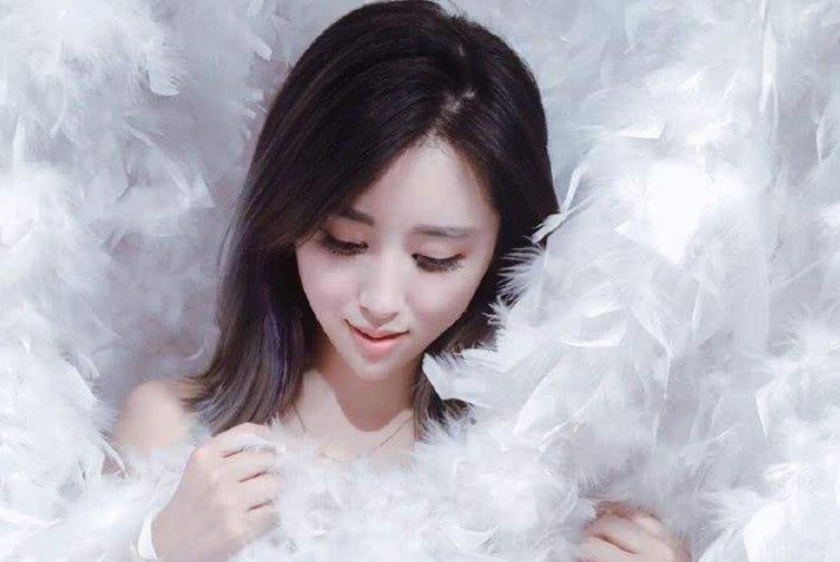 被称为“跳水女神”，退役当瑜伽教练，曾因纹身引热议