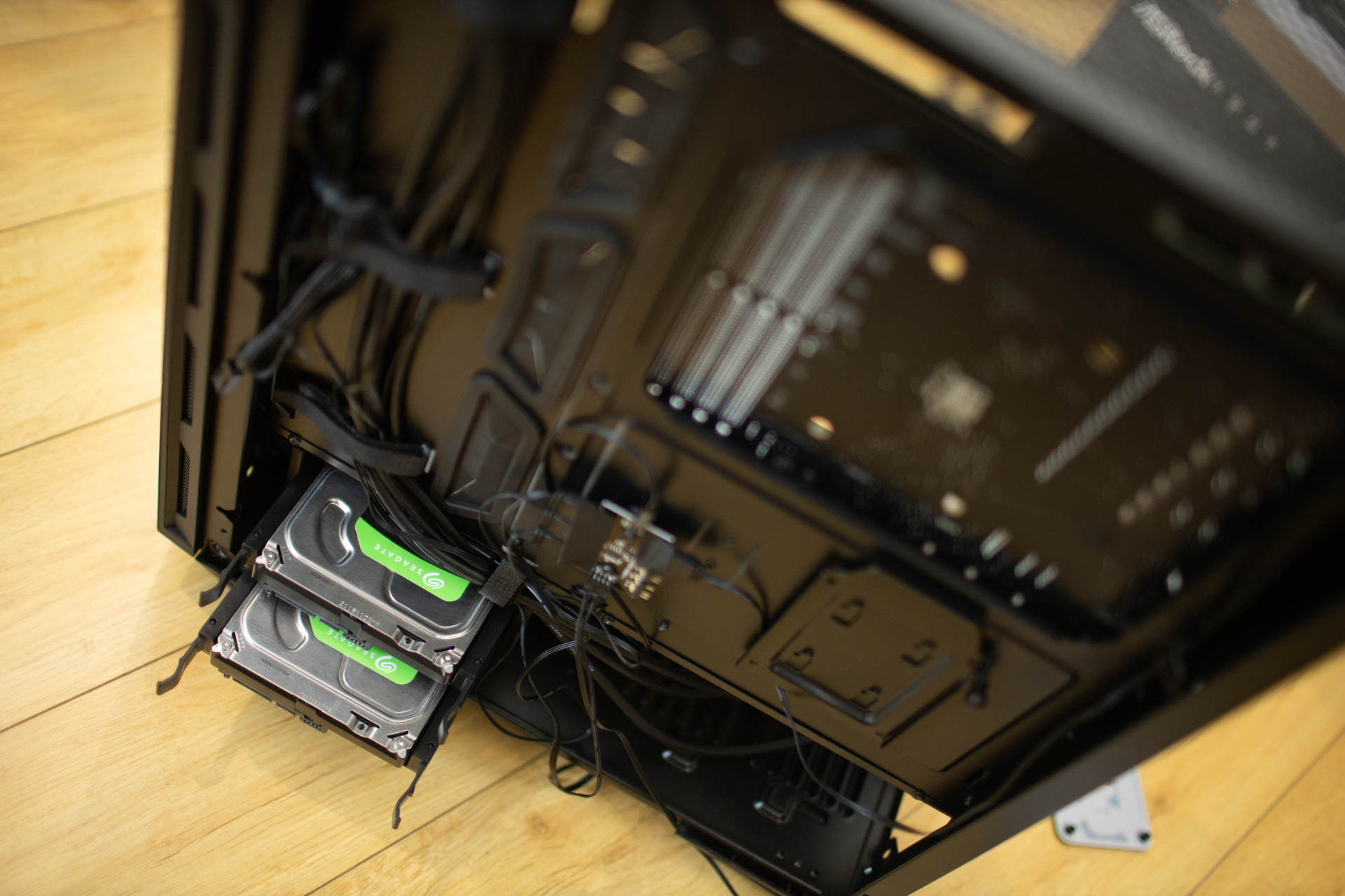 微星氪金枪二代可以装风冷吗,微星氪金枪机箱前面可以拆吗