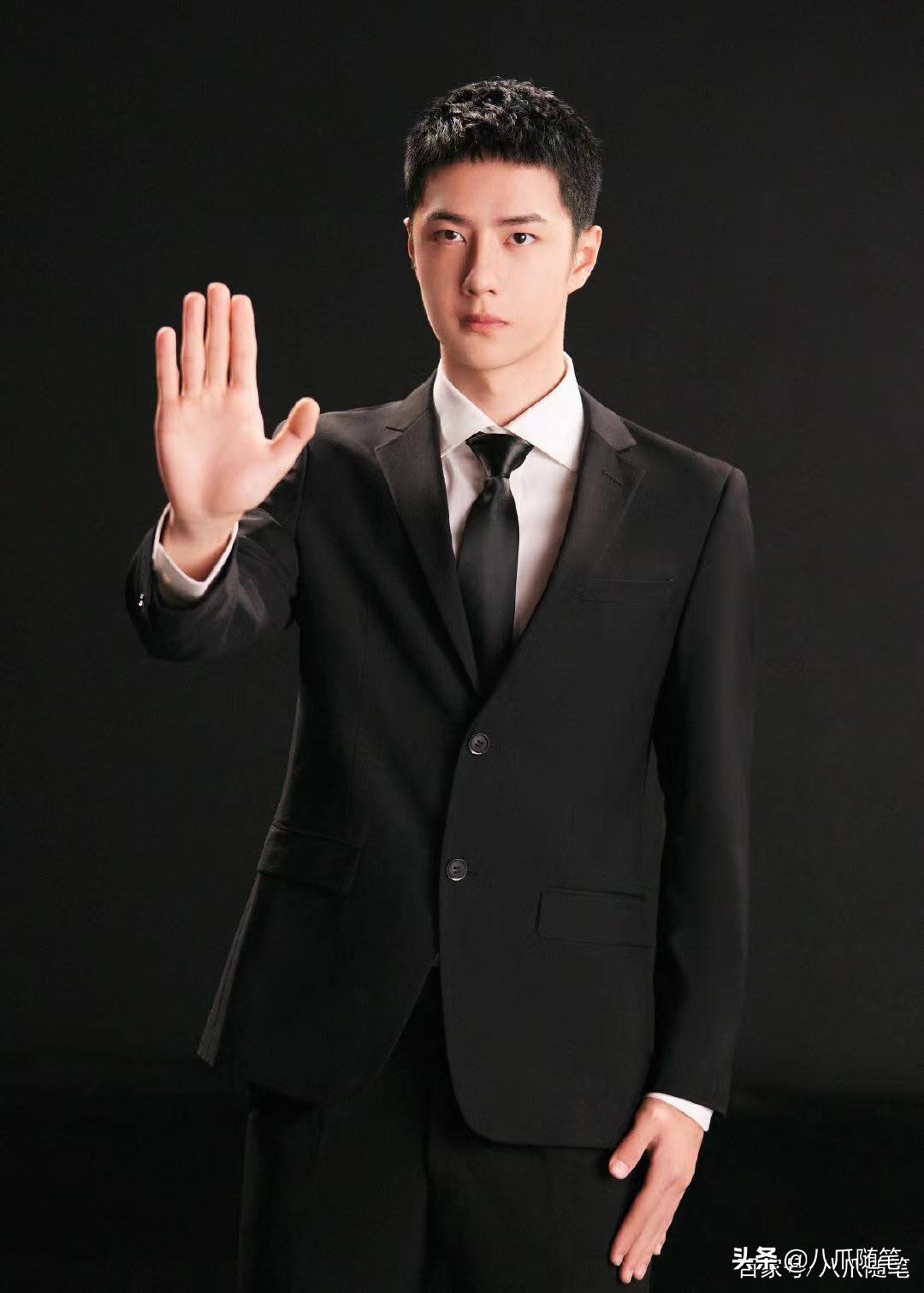 王一博公益河南照片,王一博公益活动私下合照