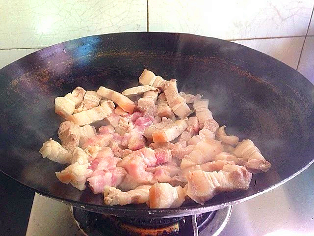 老笋烧肉的家常做法,鲜笋炒肉春日里最爱的一道菜