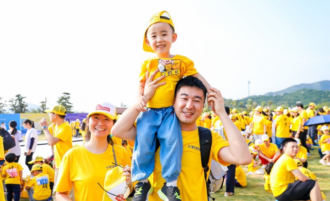 飞鹤萌娃运动会视频,释放自己的超萌力