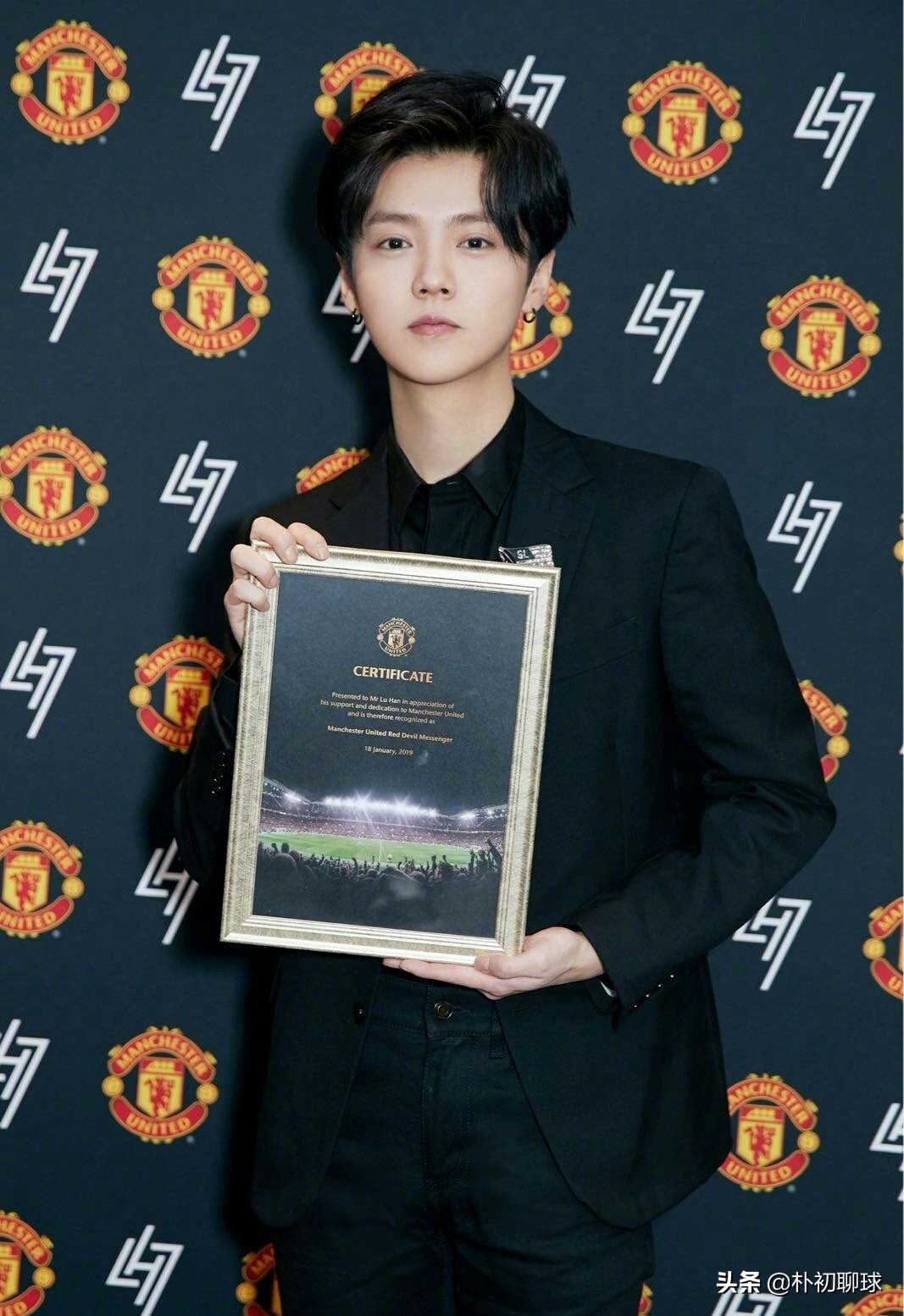 最美大使！曼联官方：鹿晗出任“曼联红魔使者”