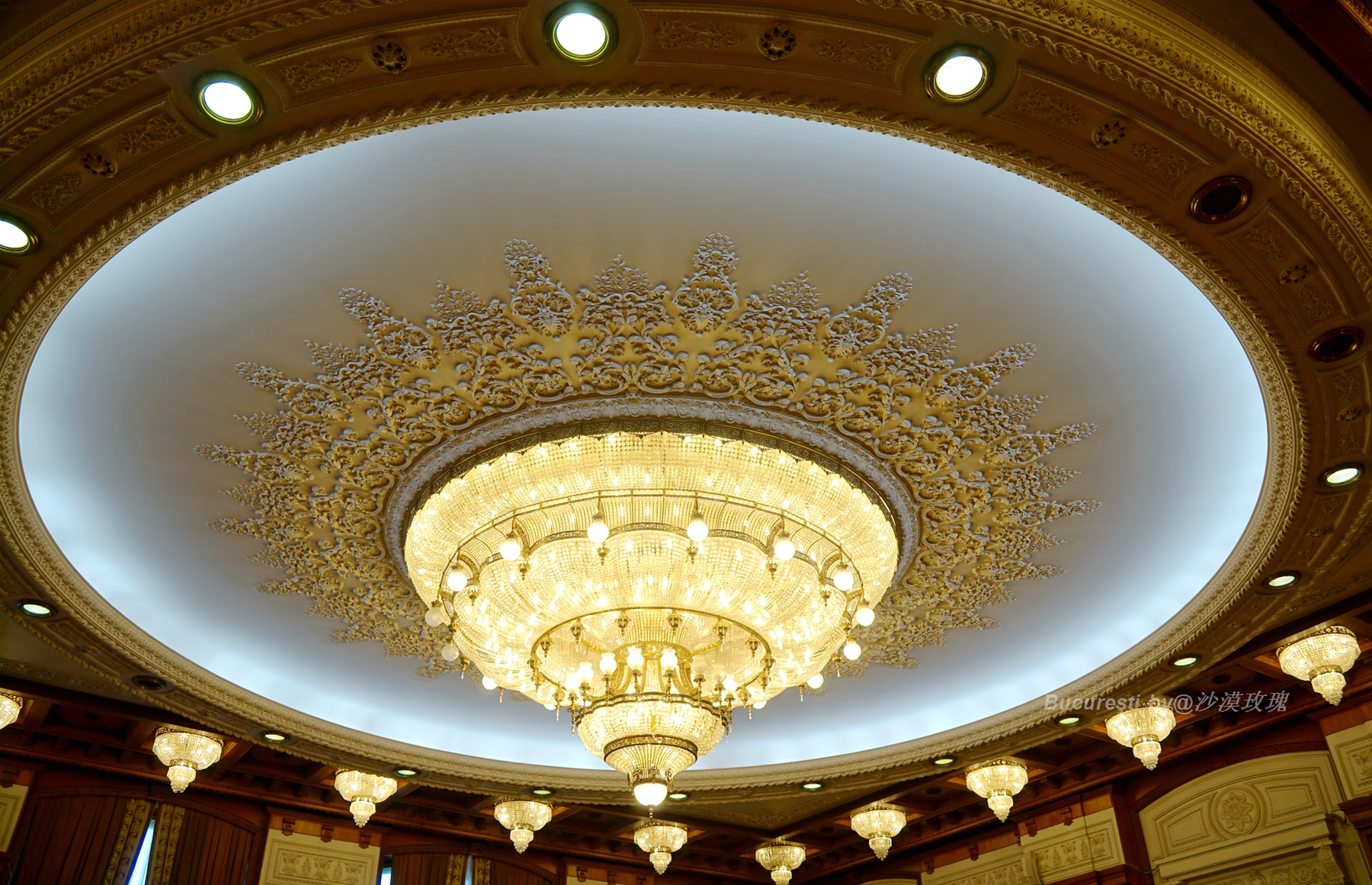 耗资100多亿的建筑里面非常壮观,耗资2亿最丑建筑