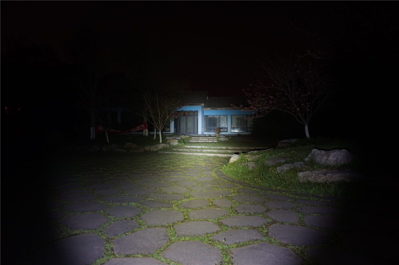 和纳丽德p80差不多的手电,手电王纳丽德p80夜间评测