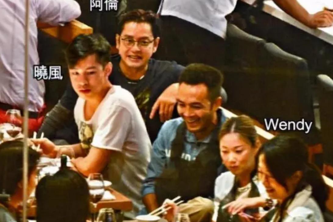 70岁谭咏麟深圳踢球,谭咏麟年轻时踢球视频