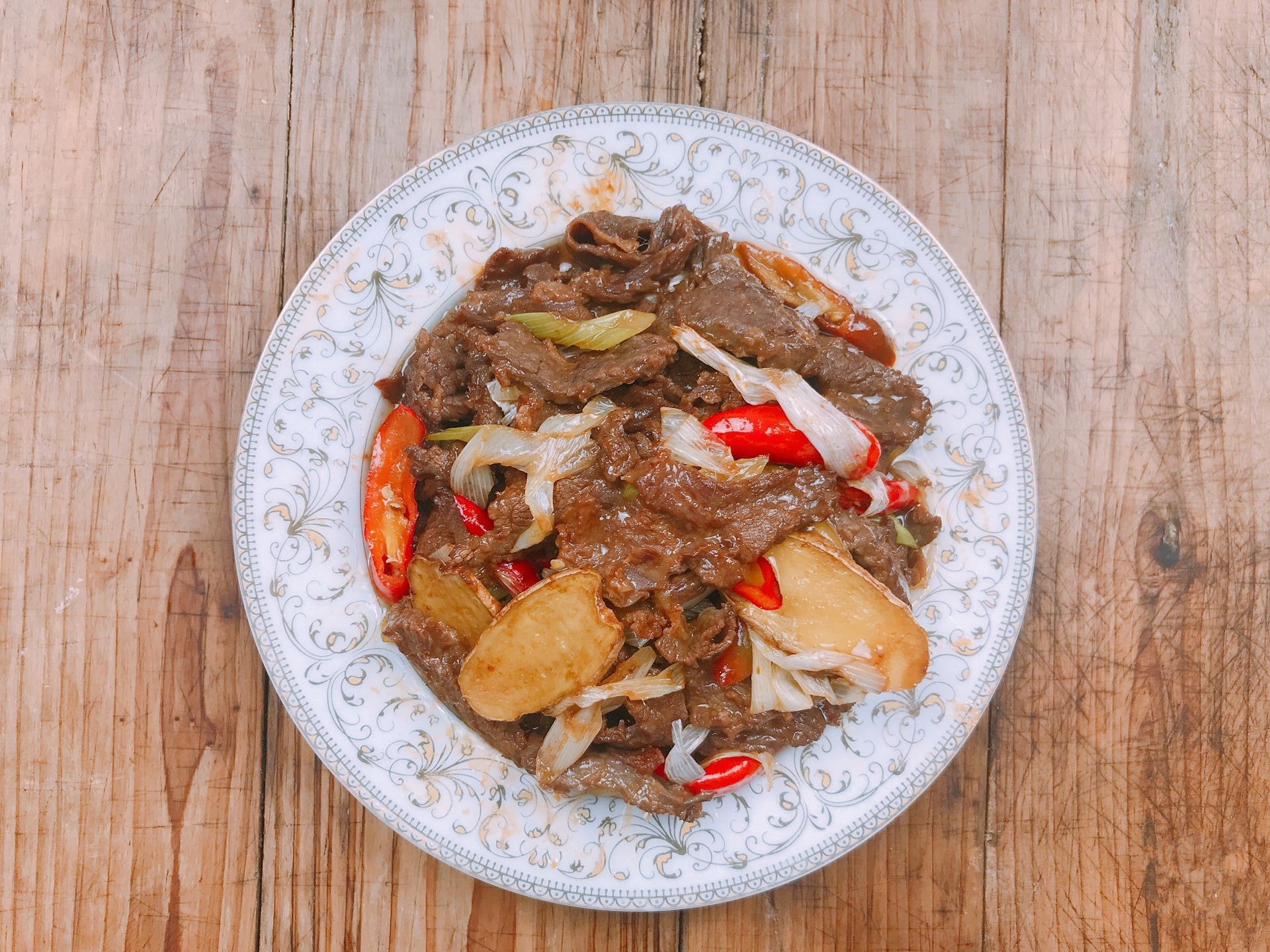 爆炒牛肉怎么炒又嫩又好吃,炒牛肉用牛肉的哪个部位的肉最好