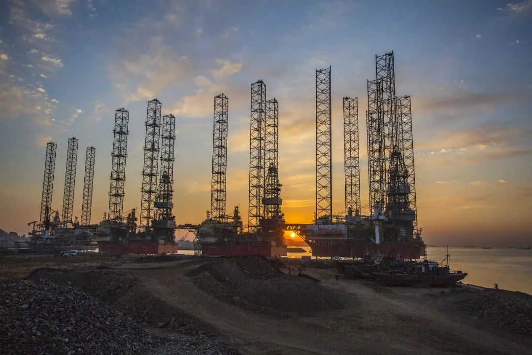 一桶矿泉水比一桶原油贵六倍！产油国还赚钱吗？