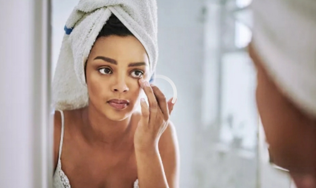 冬天皮肤干但有黑头闭口痘痘,皮肤又油又干有黑头毛孔大