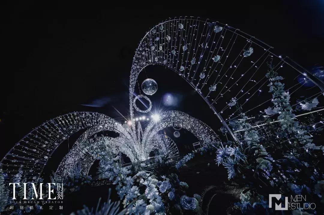一场由3000米星星灯组成的梦幻婚礼《星夜花园》