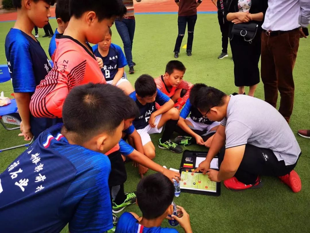 又又又得冠军了！咱石井连续夺得两届泉州市级足球联赛……