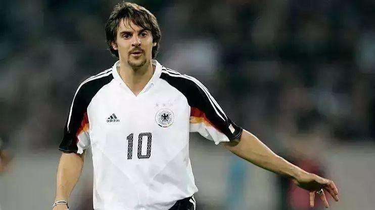 马拉多纳足球生涯,世界十大足球明星马拉多纳