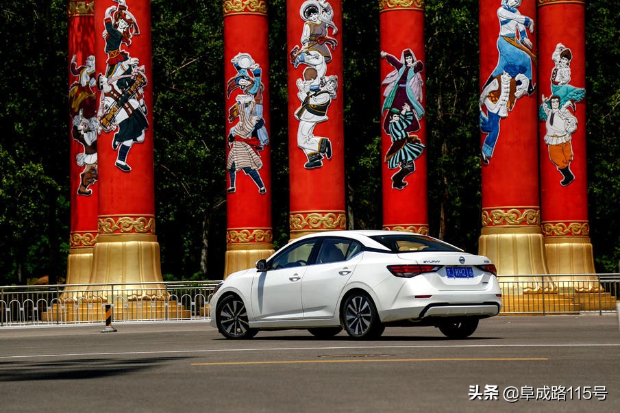 将朗逸赶下神坛自吸+CVT的佛系新轩逸躺着也能当第一