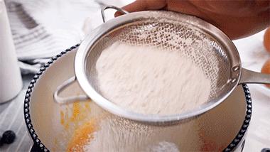 电饭煲生存指南，一键做一只番茄饭+蜜汁鸡翅+香软蛋糕