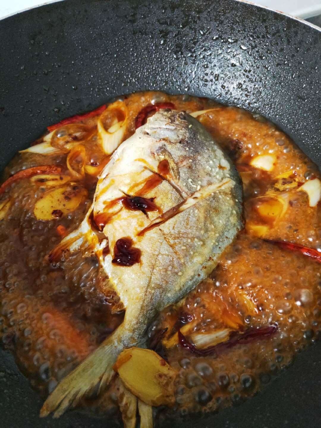 红烧金鲳鱼怎样做最好吃,红烧金鲳鱼怎么做才好吃