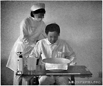 护理老人头发梳理与清洁,头部清理护理套餐