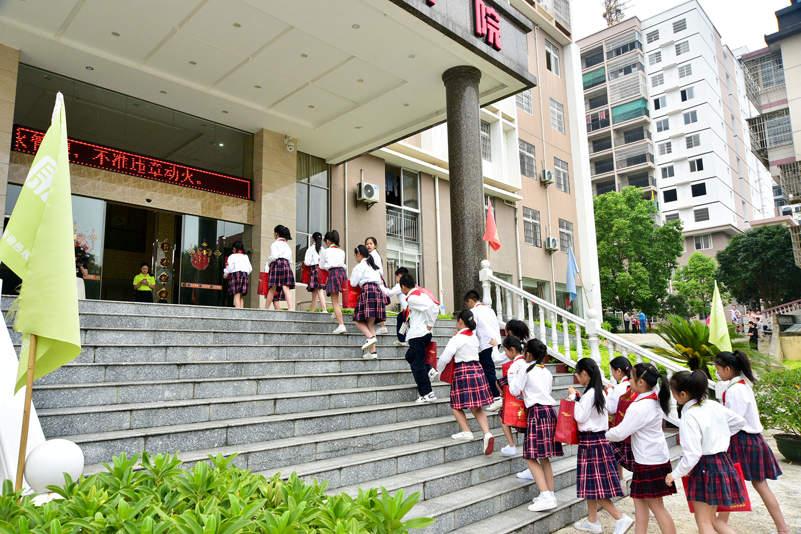 小学敬老孝贤月活动总结,尊老敬老教育活动报道