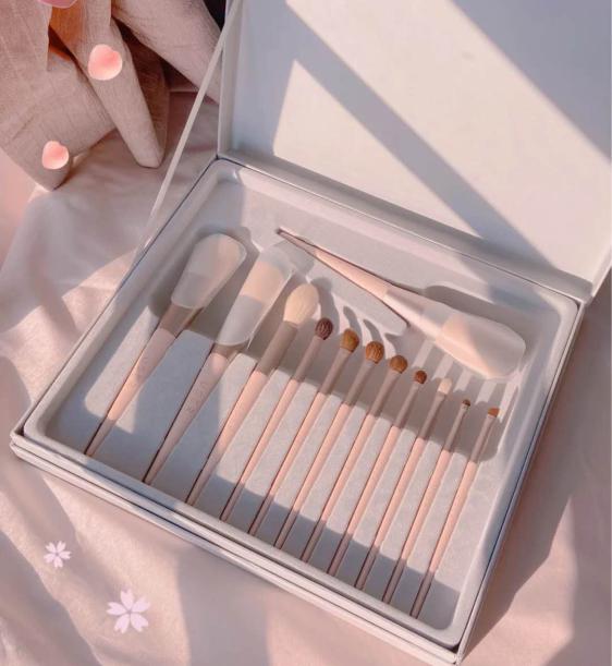 粉扑美妆蛋化妆海绵哪个好用,美妆蛋粉扑化妆刷使用方法