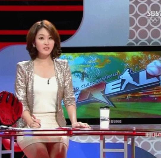 穿超短裙主持体育节目，成为“宅男女神”的主播申雅英即将结婚了