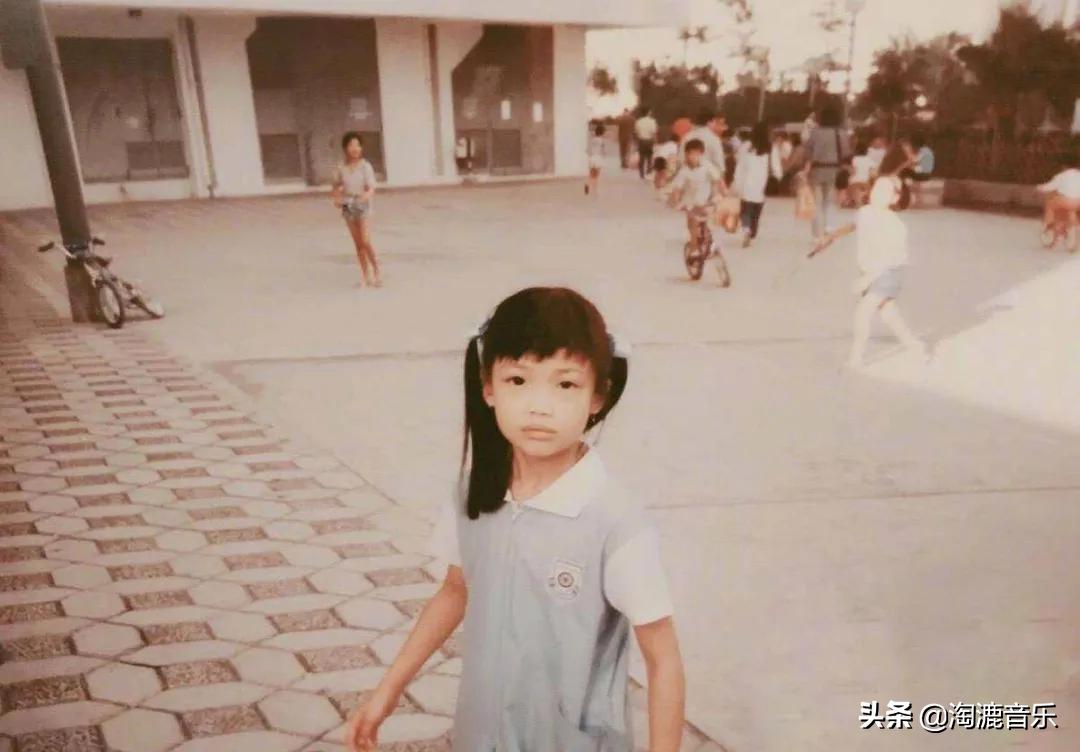 因“丑”被解约，因“八字旺”发唱片，41岁歌后在《浪姐2》？