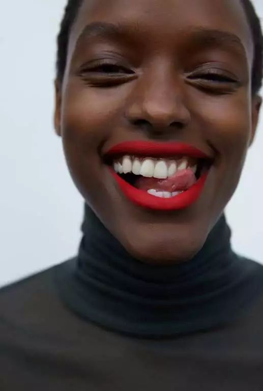 ZARA竟然出彩妆了