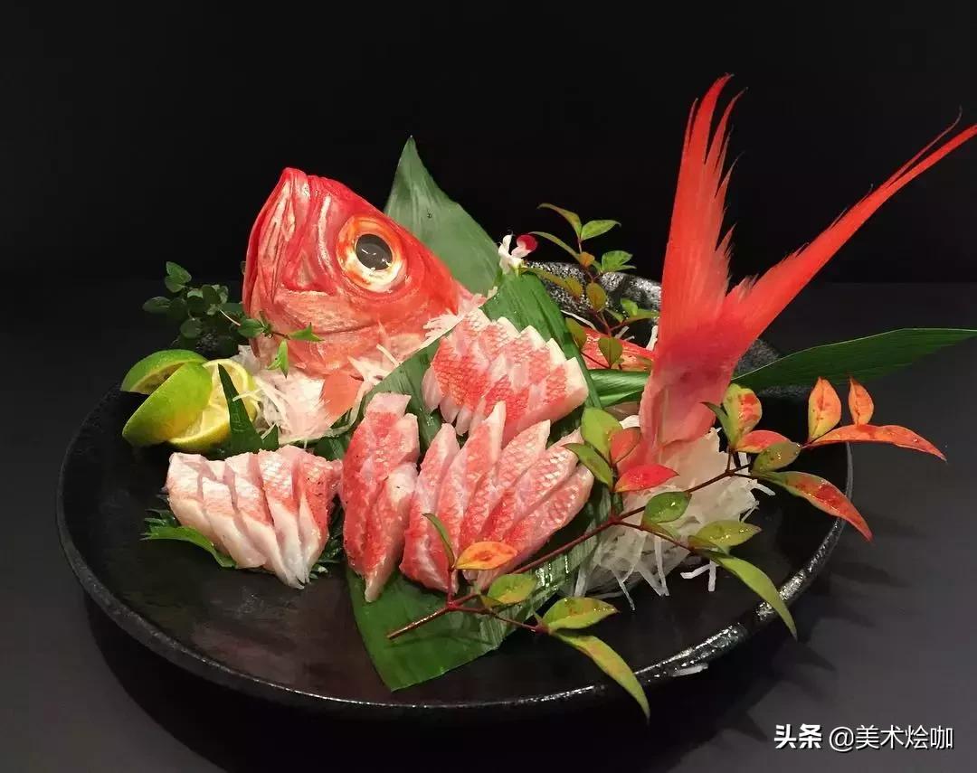 这是家里有矿吗,用三文鱼作画也能美到爆