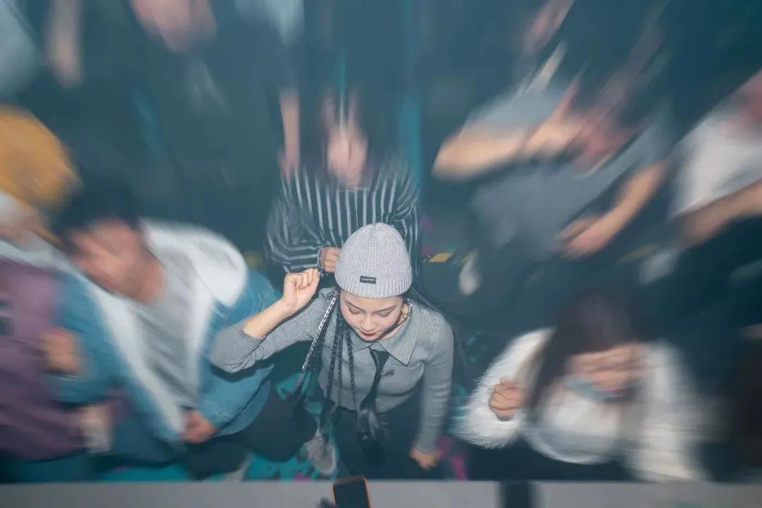 襄阳新晋网红打卡地欧米亚酒吧,襄阳欧米亚酒吧直播间