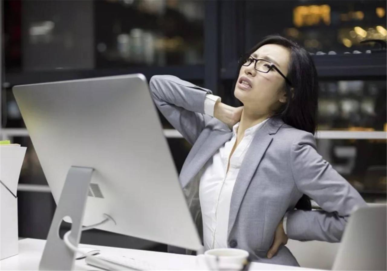 女腰痛要警惕四种原因,每天腰痛女性要警惕四种原因