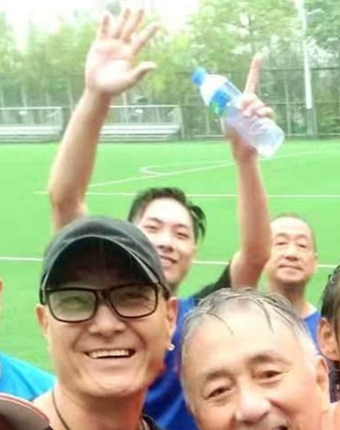 吴岱融香港足球队,吴岱融踢球