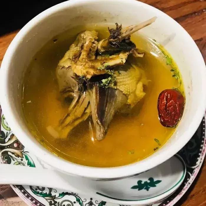 在*疆新**！你戴不了鸽子蛋，但喝得起鸽子汤！