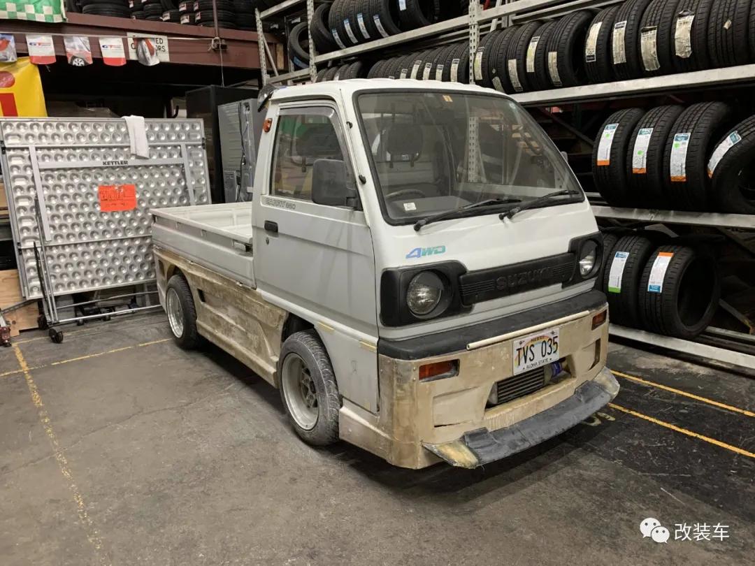 中置四驱五速手动的双门超跑，今晚我在秋名山等你