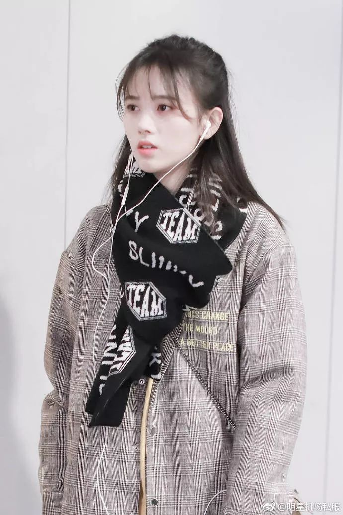 时尚轻奢感明星系列羊羔绒围巾,最潮的围巾的15种戴法超级实用