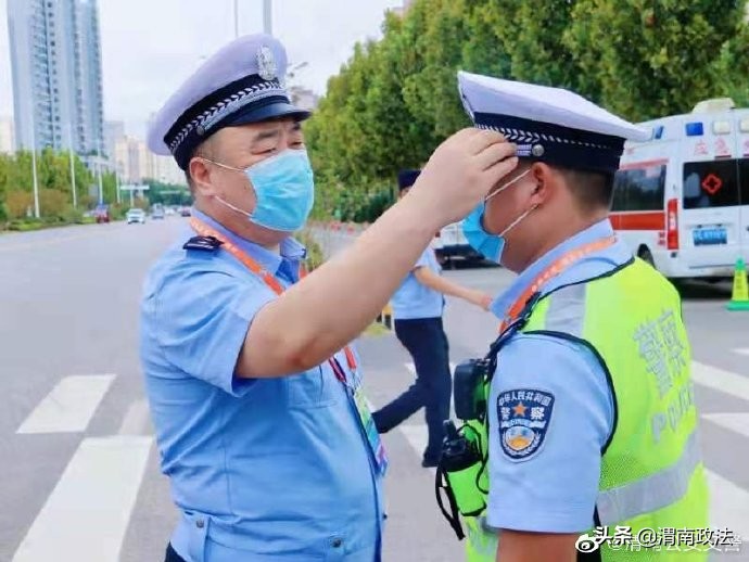 护航十四运交警救助事故伤者,护航十四运公安