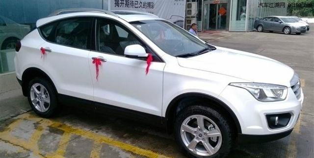 车尾贴壁虎是在什么位置好,车尾贴壁虎有什么说法