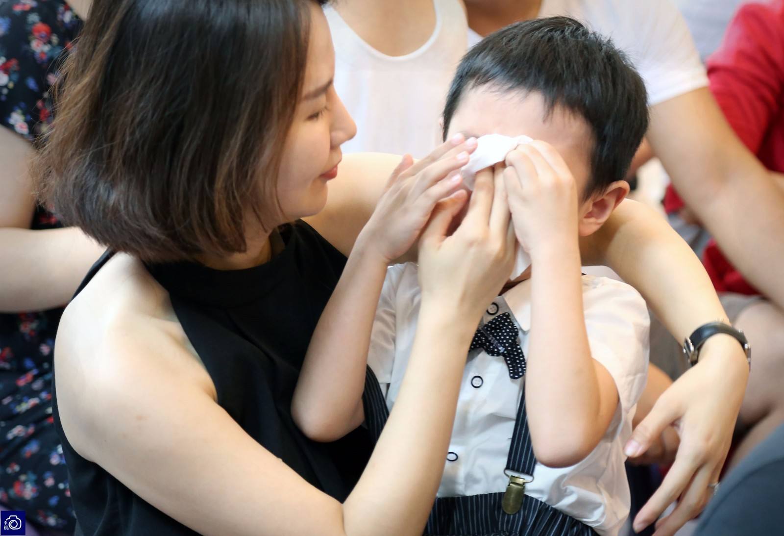 孩子动不动就哭是什么心理,孩子无缘无故经常哭不停怎么教育