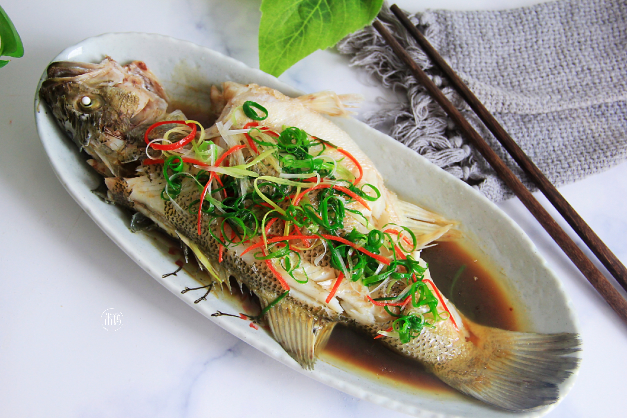 清蒸鱼的正确方法是冷水还是热水,清蒸鱼放盐腌或者直接蒸都不对