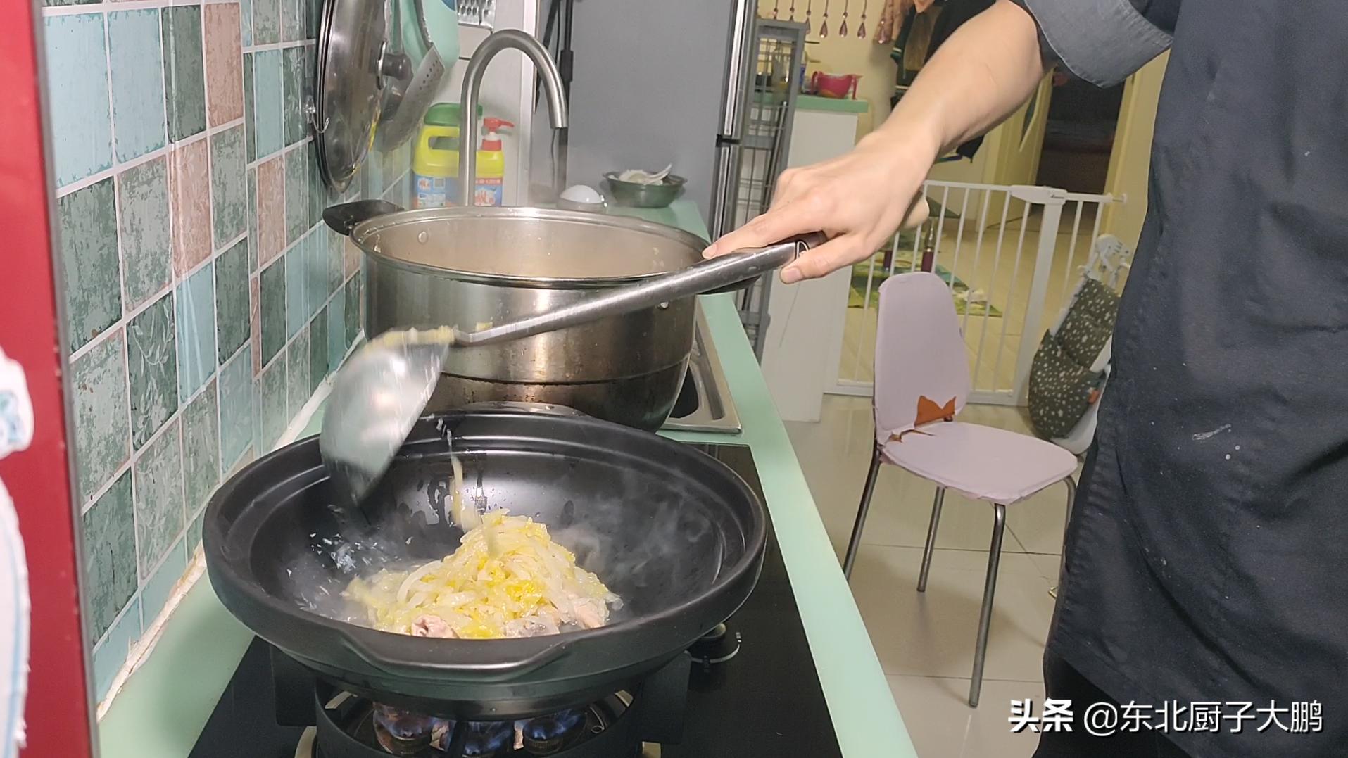 农村大锅杀猪烩菜,东北杀猪烩菜