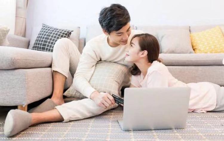 国外丁克和国内丁克一族有什么不同，步入老年后，结局不同