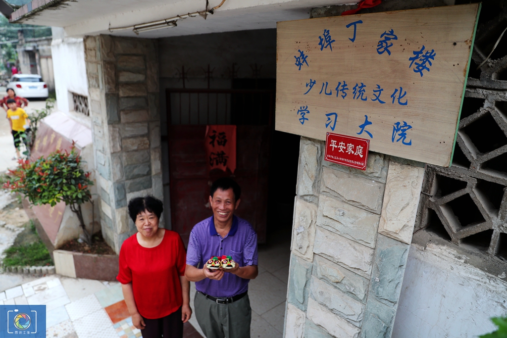 一双虎头鞋，传承100多年，别人种地他和妻子做鞋，一双能卖200元